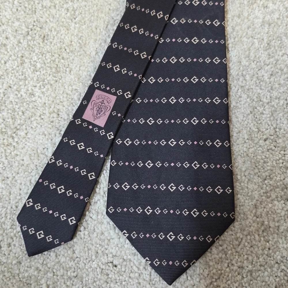 Gucci Silk Tie Black Pink GG Logo Pattern‎ Made Italy Luxury Designer Necktie